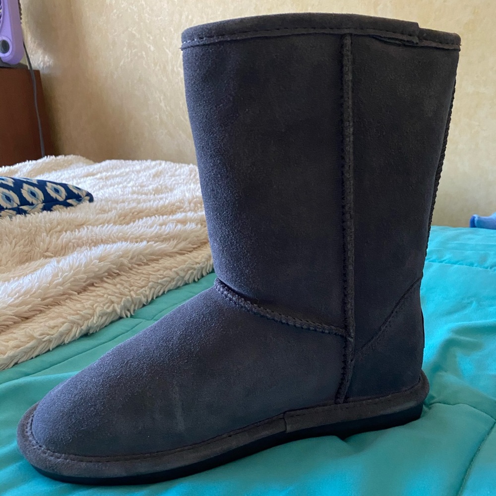 Grey size 8 bear paw boots - never worn!